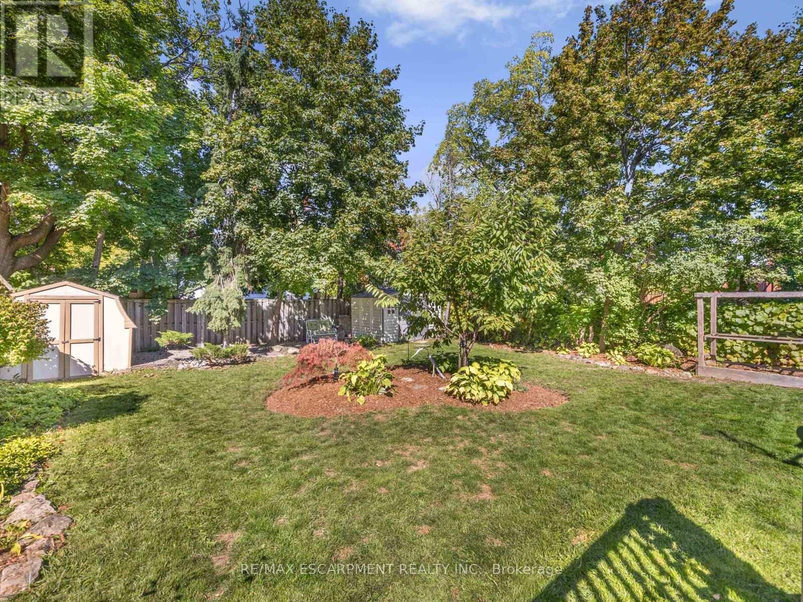 10 Alexander Street, Brampton (Downtown Brampton), Ontario  L6V 1H6 - Photo 34 - W12445099