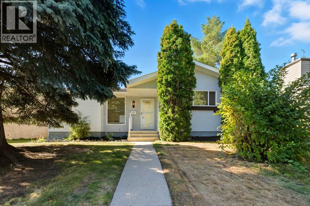 972 Bracewood Rise Sw, Calgary, Alberta  T2W 3C9 - Photo 1 - A2260191