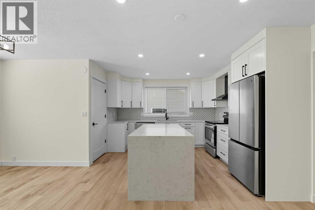972 Bracewood Rise Sw, Calgary, Alberta  T2W 3C9 - Photo 4 - A2260191