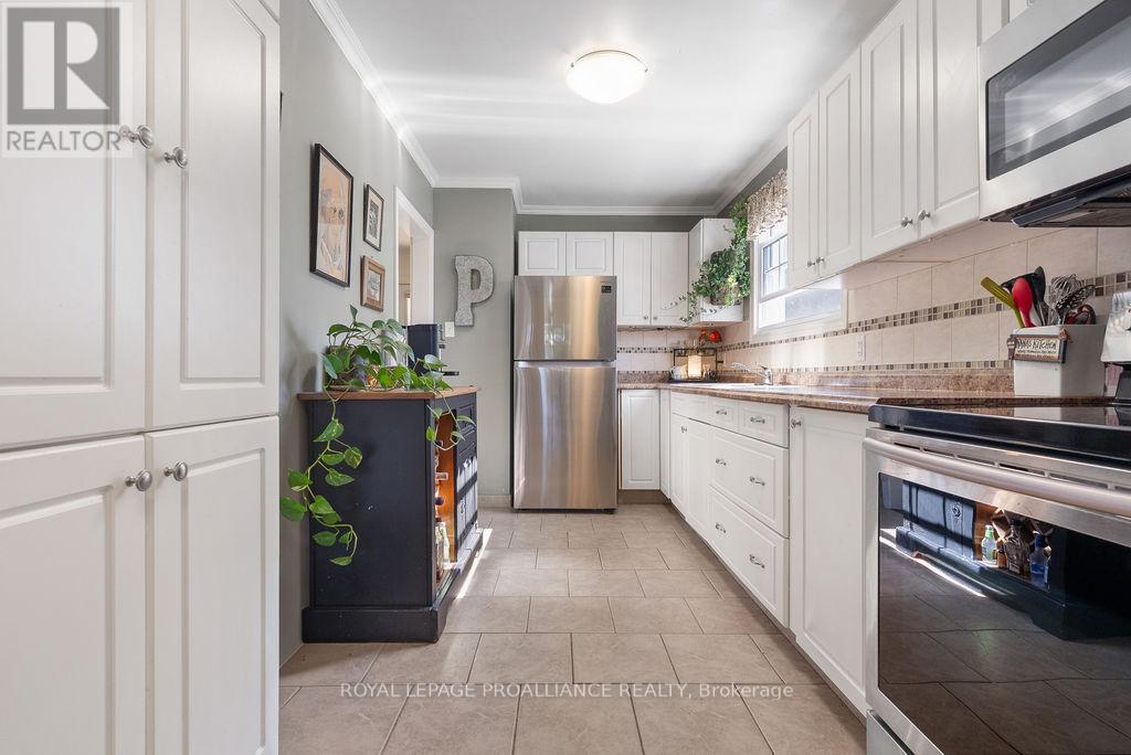 11 Fifth Street, Belleville, Ontario  K8N 4S2 - Photo 4 - X12445178