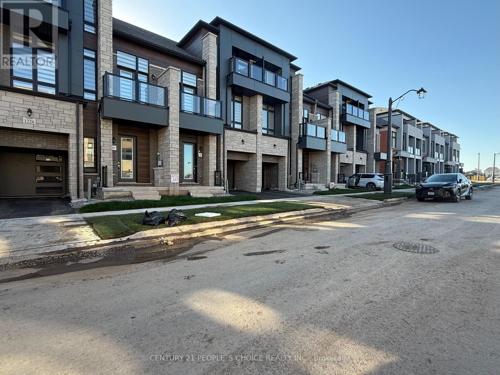 1226 Anthonia Trail E, Oakville, Ontario  L6H 7Y9 - Photo 2 - W12445139