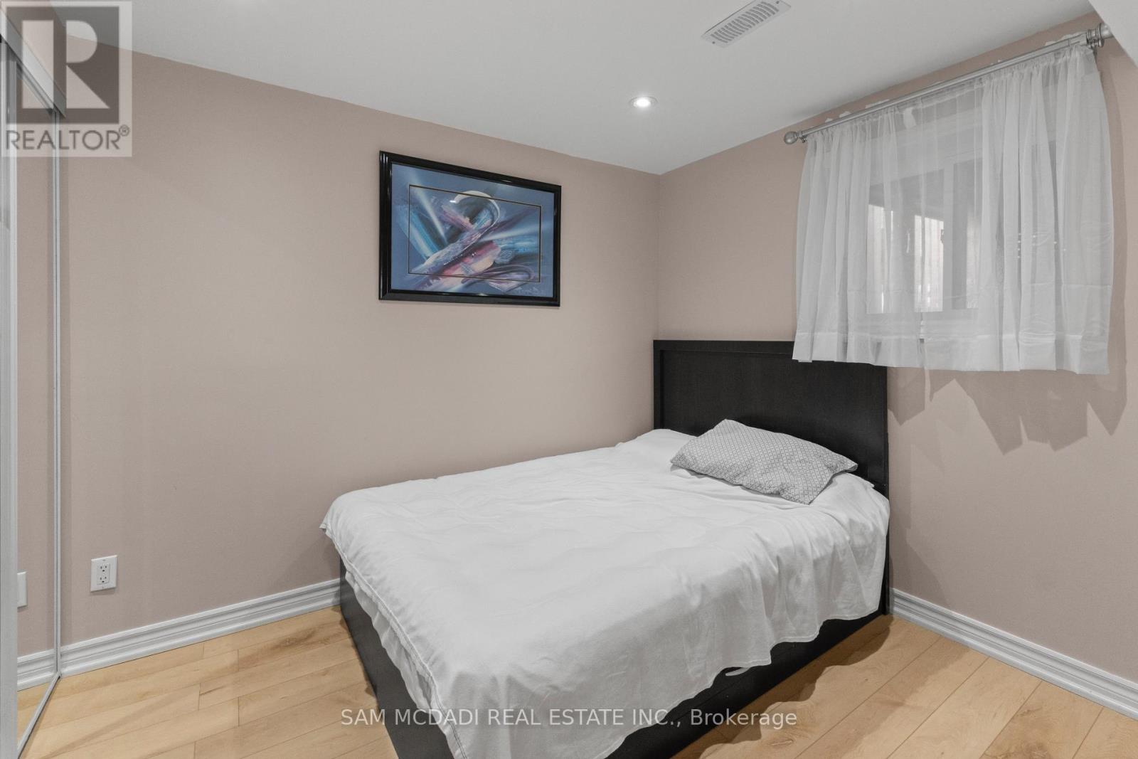 7691 Wildfern Drive, Mississauga, Ontario  L4T 3P8 - Photo 13 - W12445144