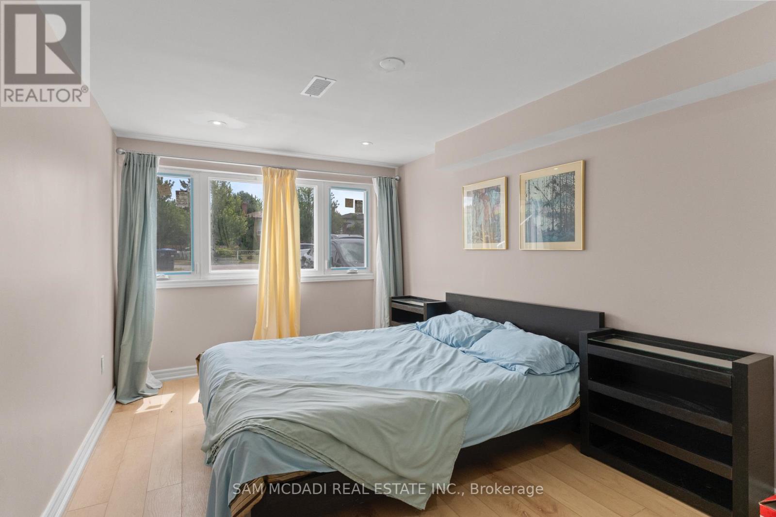 7691 Wildfern Drive, Mississauga, Ontario  L4T 3P8 - Photo 20 - W12445144