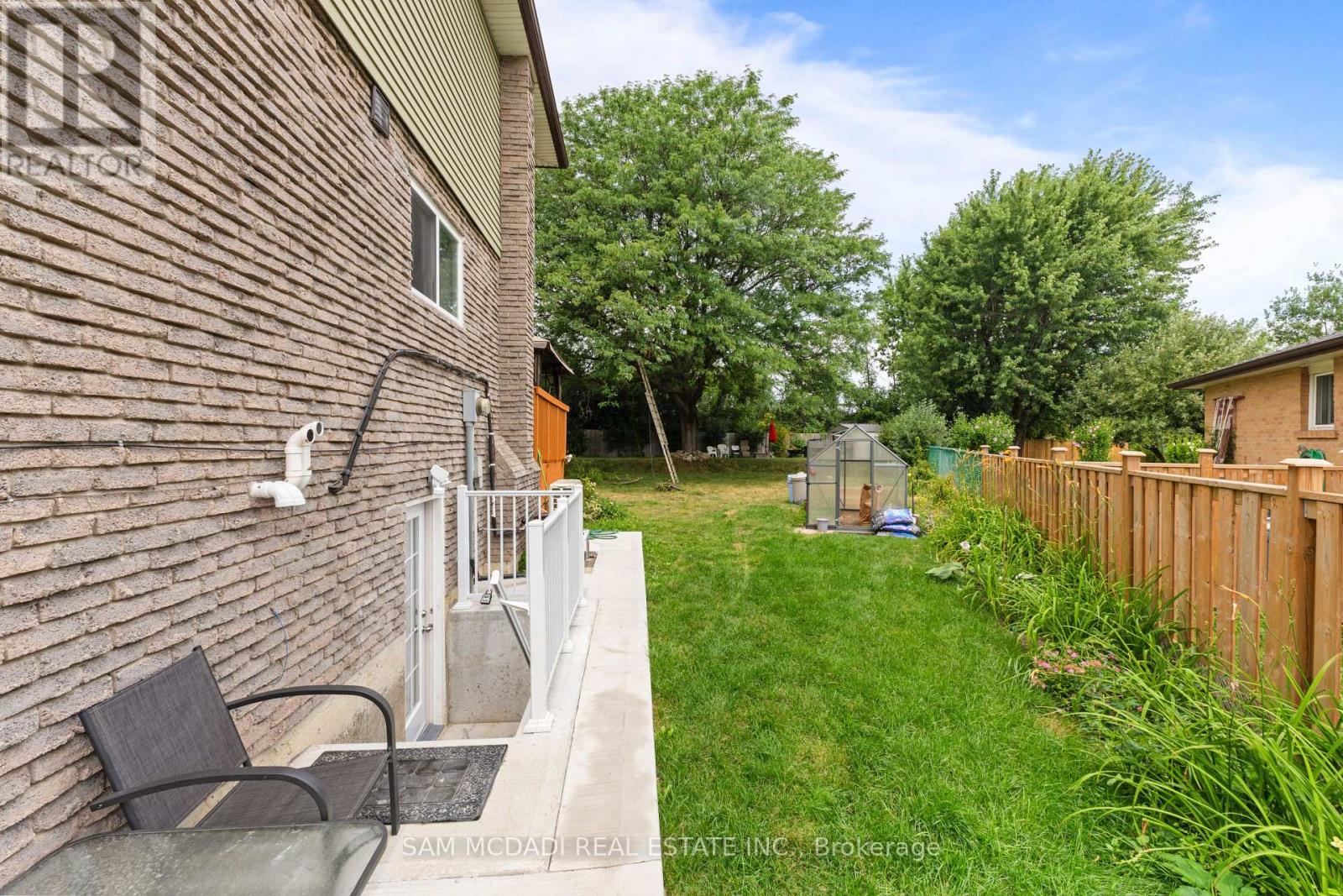7691 Wildfern Drive, Mississauga, Ontario  L4T 3P8 - Photo 4 - W12445144