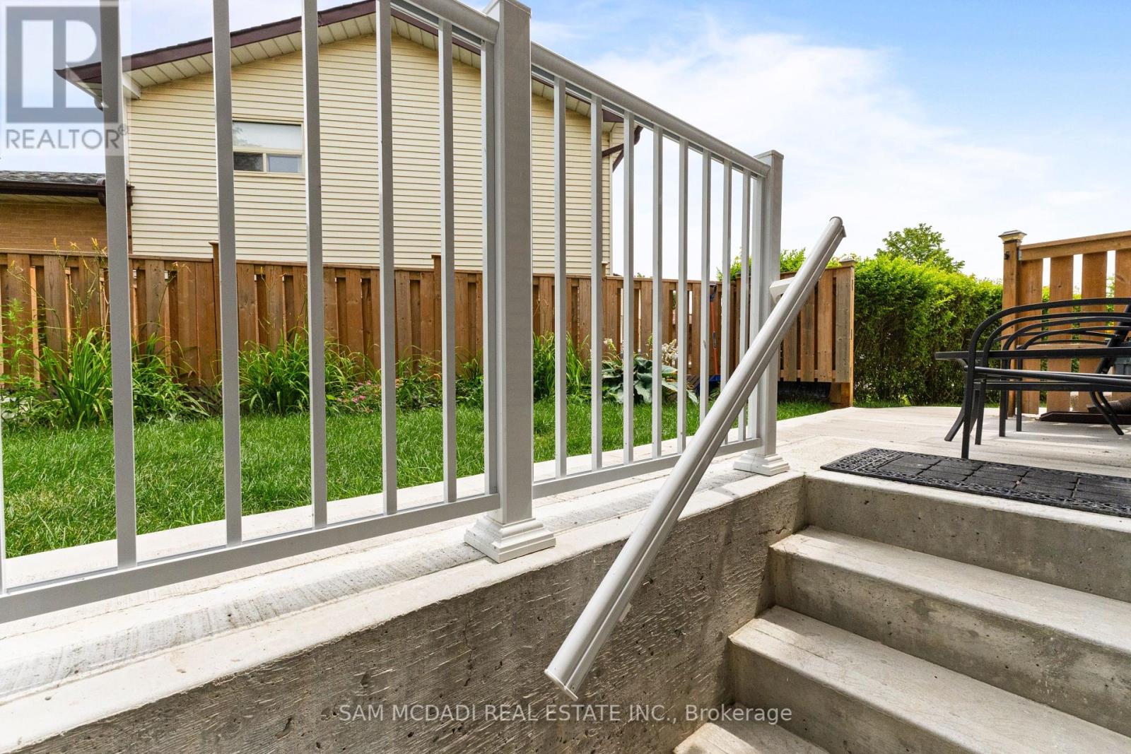 7691 Wildfern Drive, Mississauga, Ontario  L4T 3P8 - Photo 7 - W12445144