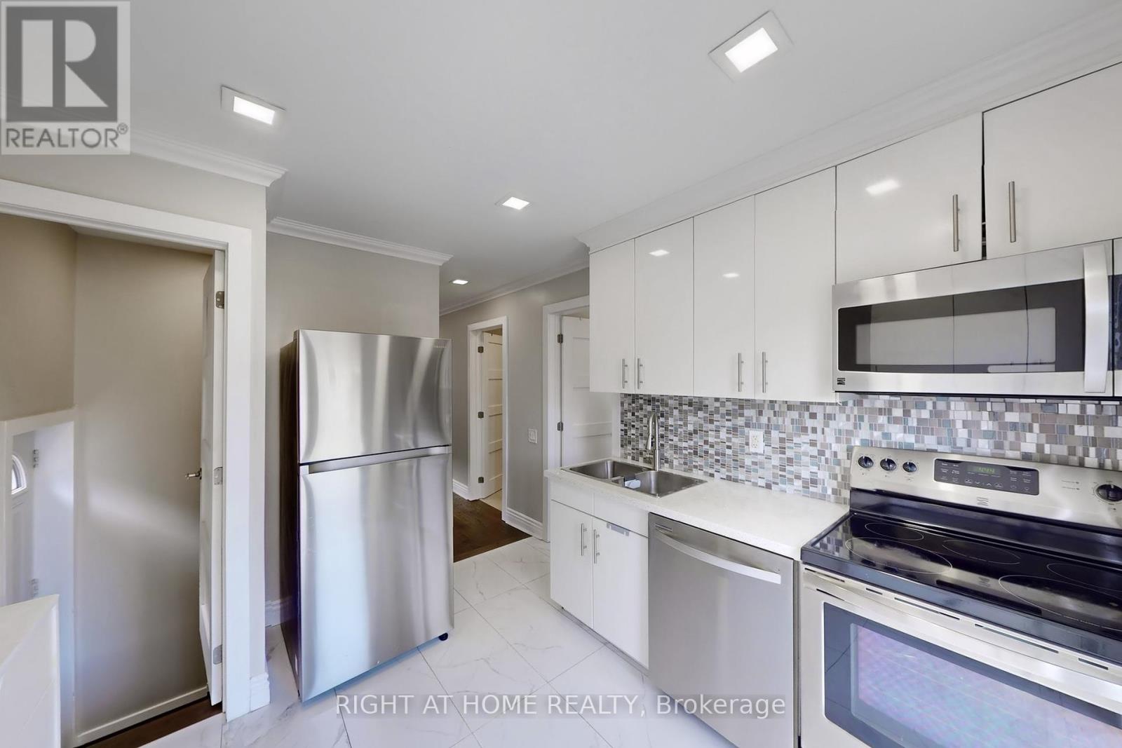 36 Juliet Crescent, Toronto (Keelesdale-Eglinton West), Ontario  M6M 1N4 - Photo 12 - W12445147