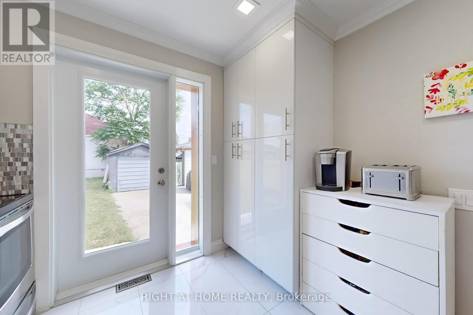36 Juliet Crescent, Toronto (Keelesdale-Eglinton West), Ontario  M6M 1N4 - Photo 13 - W12445147