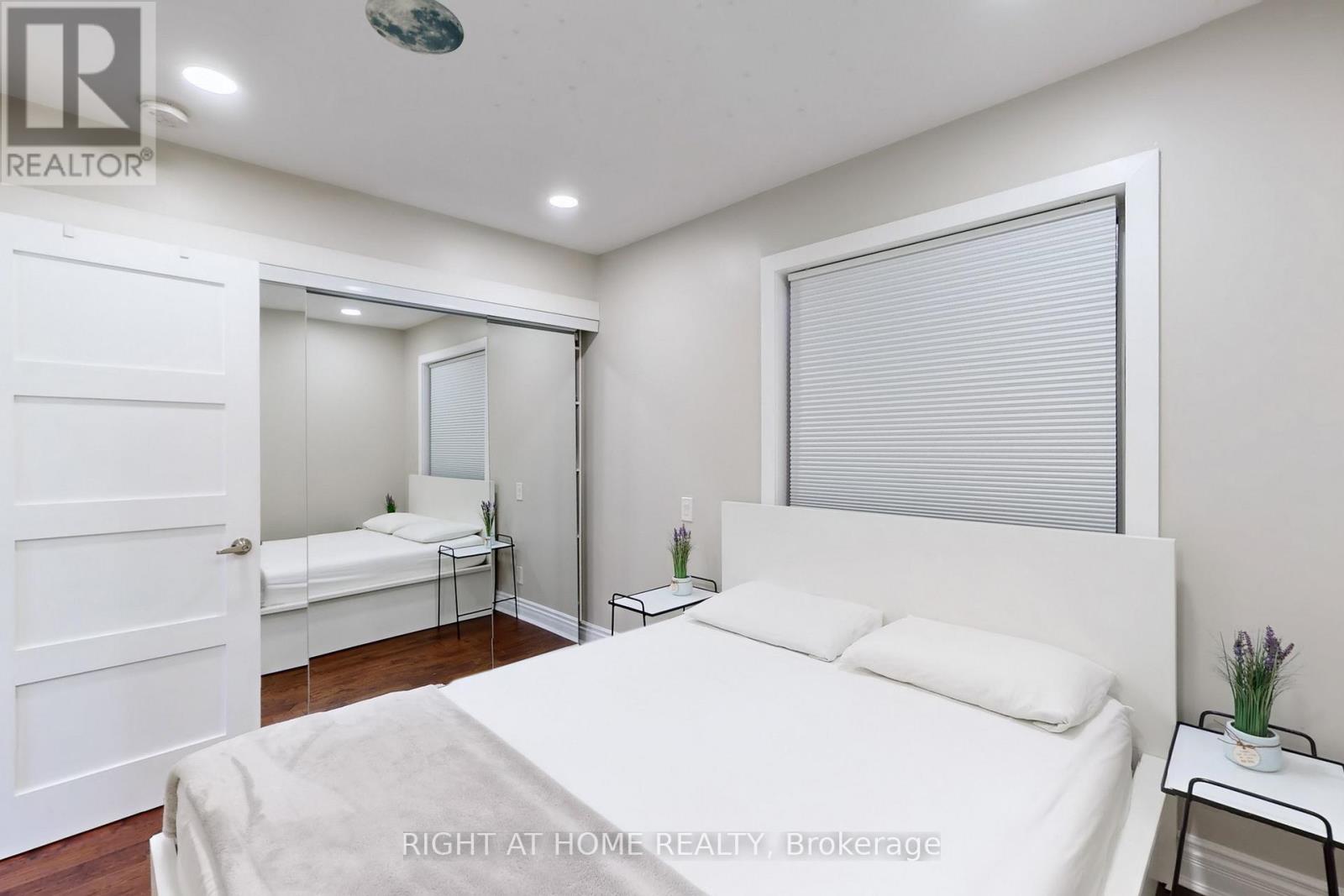 36 Juliet Crescent, Toronto (Keelesdale-Eglinton West), Ontario  M6M 1N4 - Photo 16 - W12445147