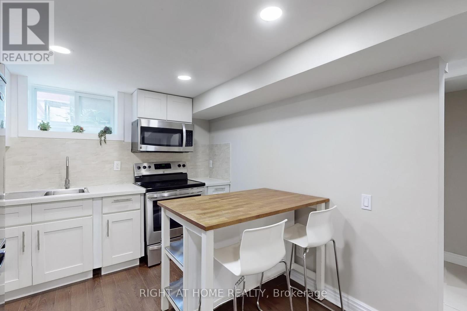 36 Juliet Crescent, Toronto (Keelesdale-Eglinton West), Ontario  M6M 1N4 - Photo 19 - W12445147