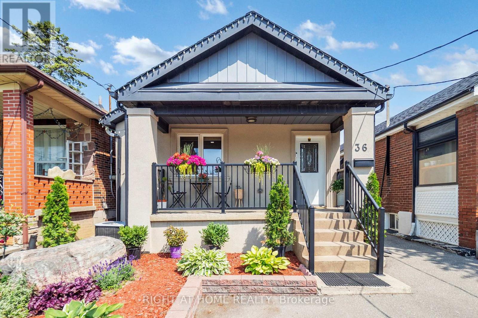 36 Juliet Crescent, Toronto (Keelesdale-Eglinton West), Ontario  M6M 1N4 - Photo 2 - W12445147