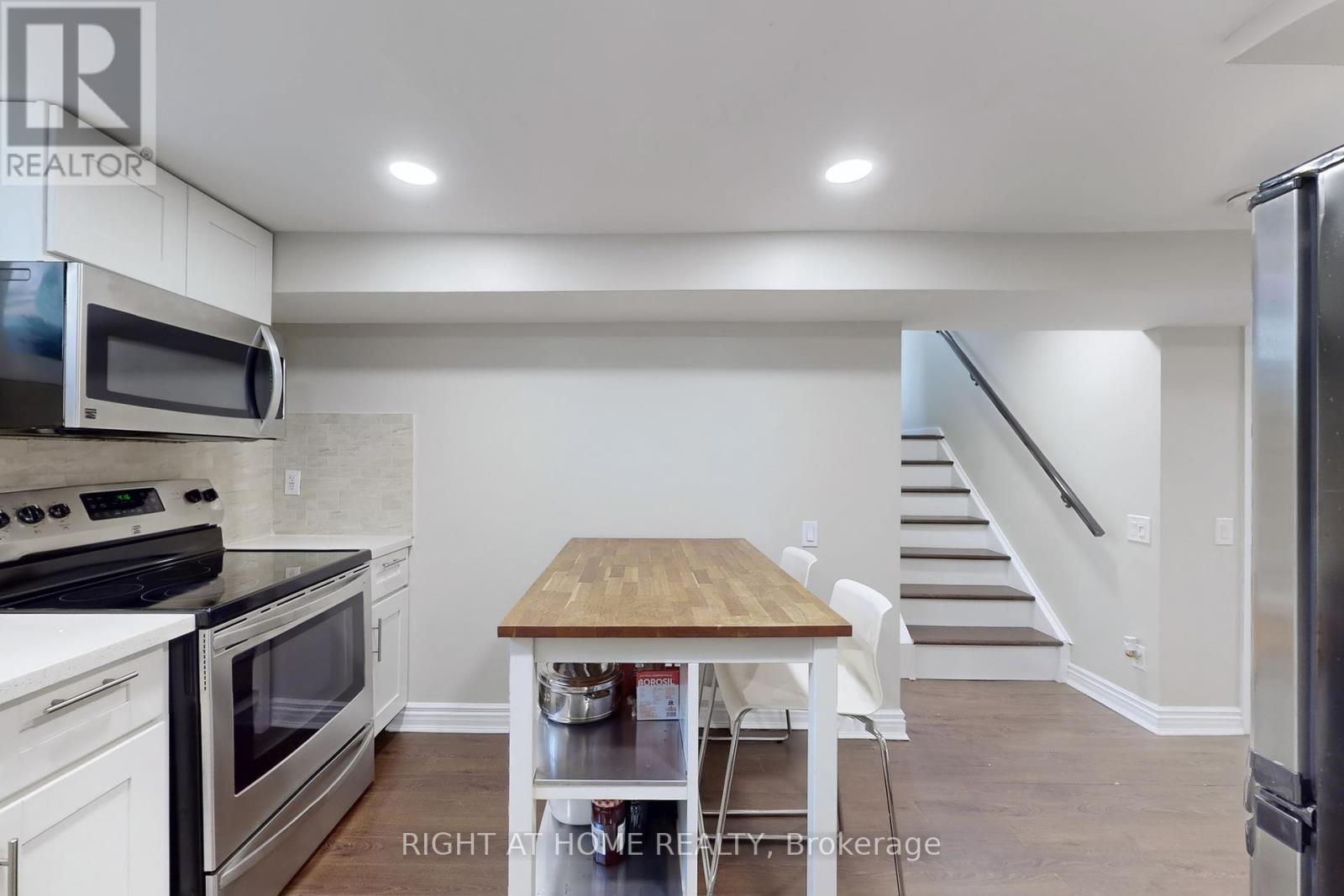 36 Juliet Crescent, Toronto (Keelesdale-Eglinton West), Ontario  M6M 1N4 - Photo 20 - W12445147