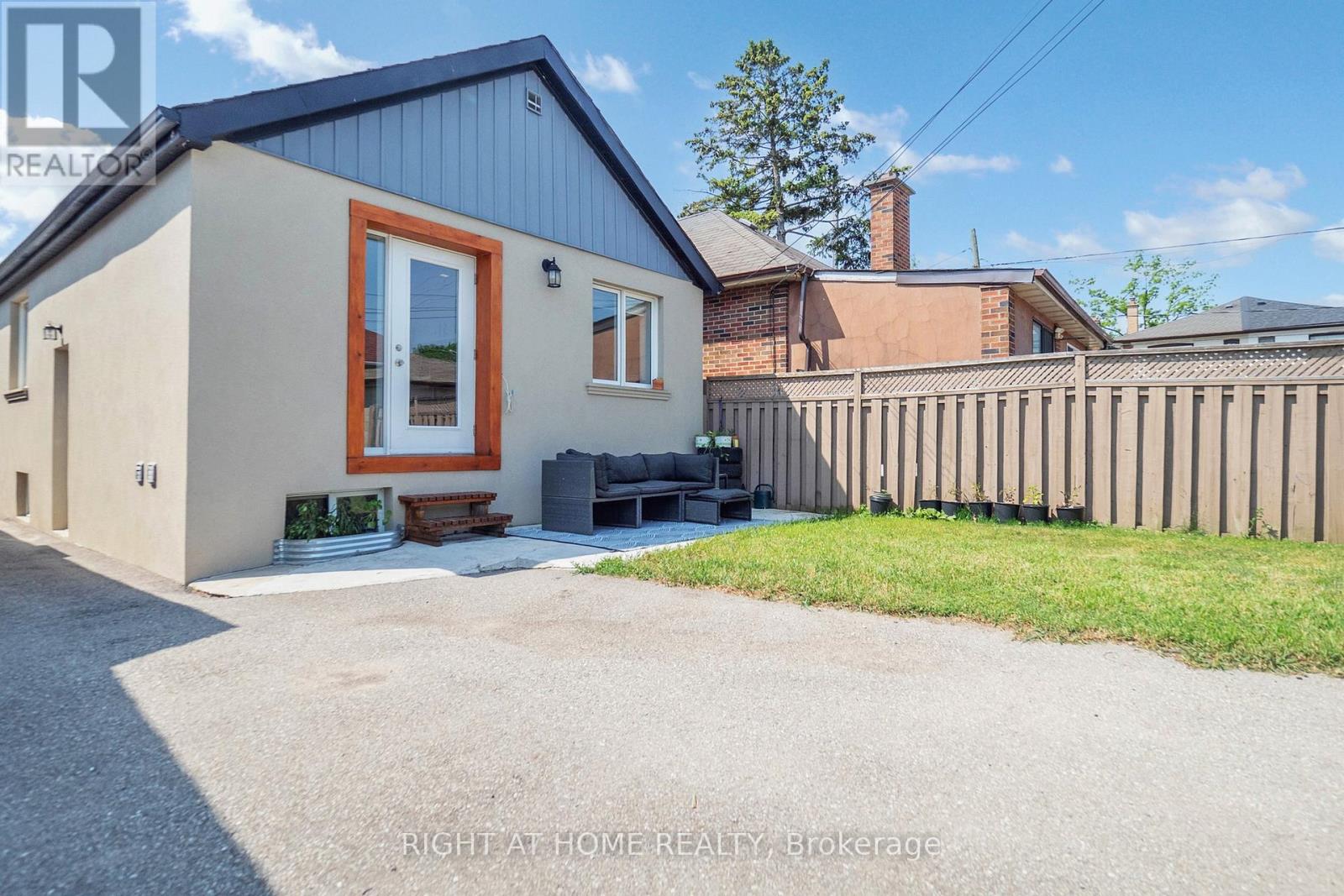 36 Juliet Crescent, Toronto (Keelesdale-Eglinton West), Ontario  M6M 1N4 - Photo 30 - W12445147