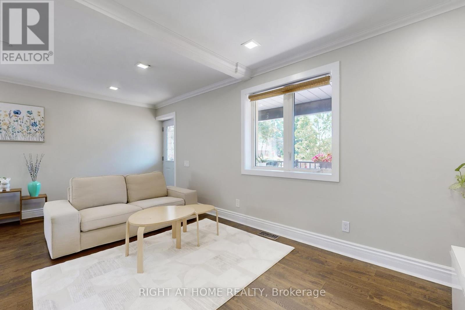 36 Juliet Crescent, Toronto (Keelesdale-Eglinton West), Ontario  M6M 1N4 - Photo 6 - W12445147