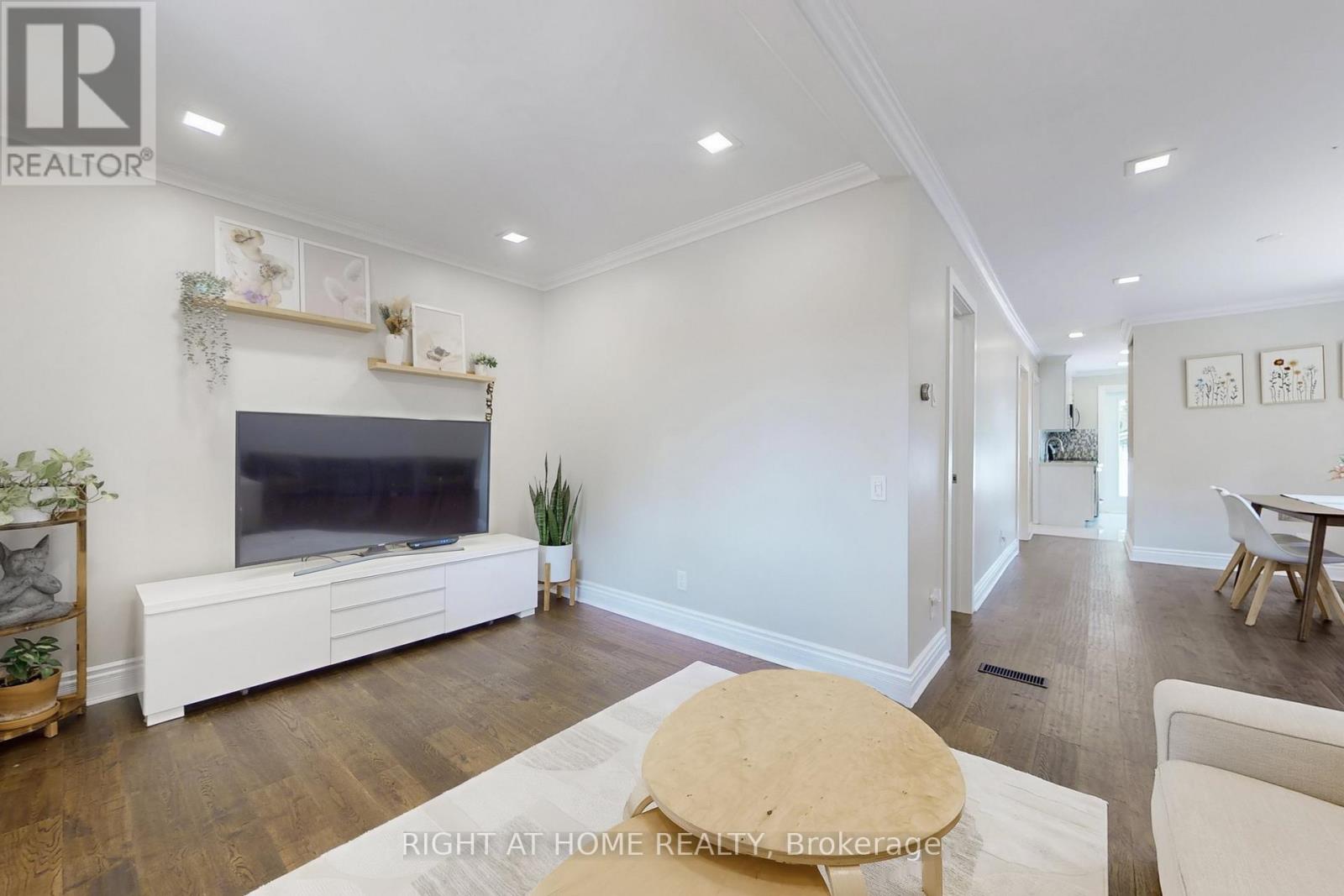 36 Juliet Crescent, Toronto (Keelesdale-Eglinton West), Ontario  M6M 1N4 - Photo 8 - W12445147