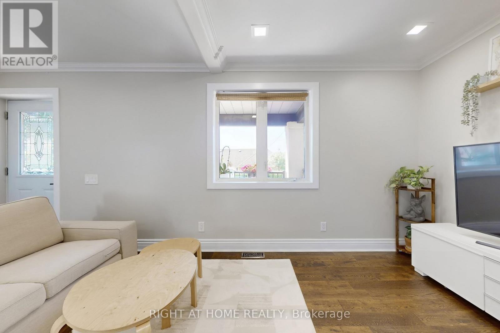 36 Juliet Crescent, Toronto (Keelesdale-Eglinton West), Ontario  M6M 1N4 - Photo 9 - W12445147
