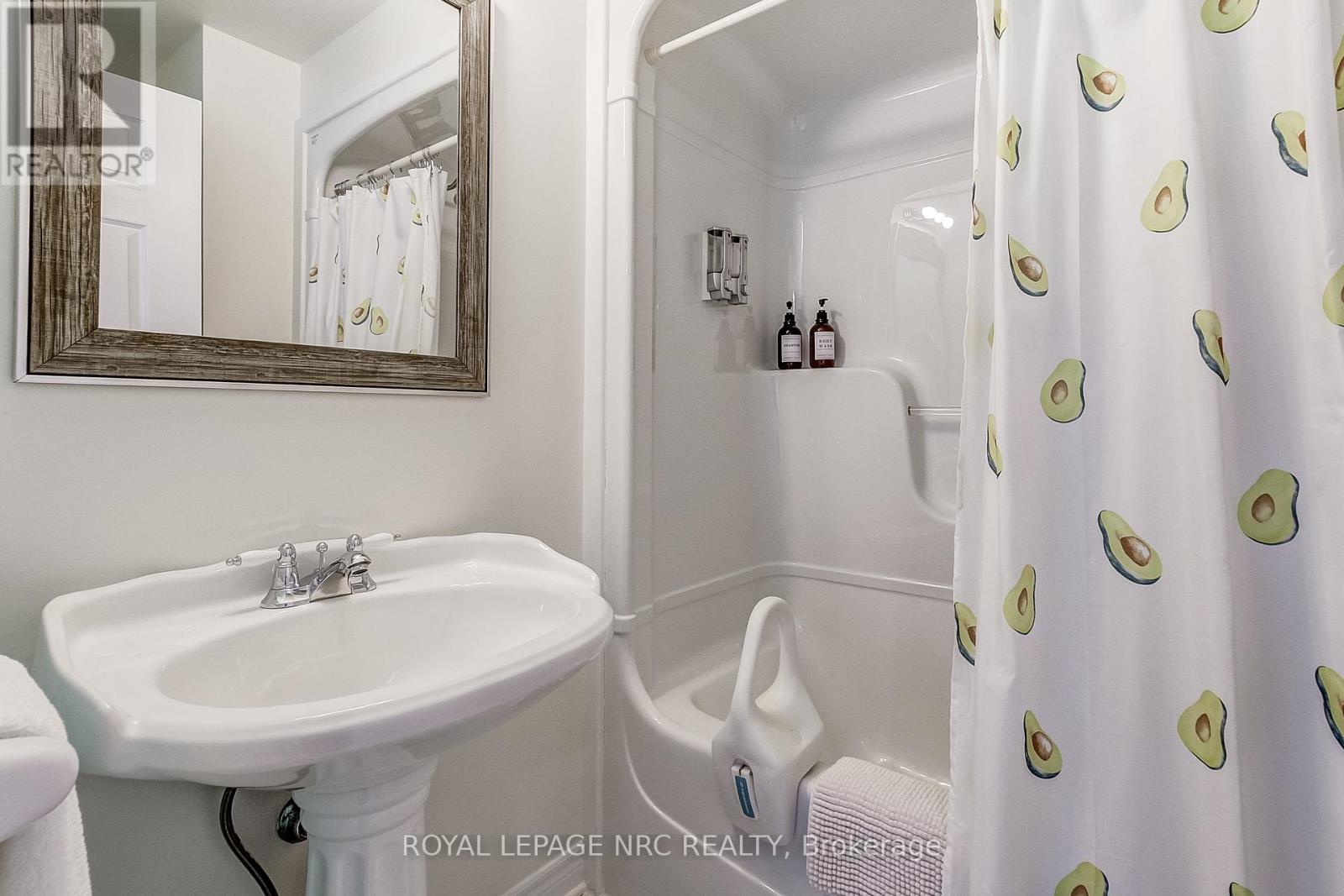 330 Gate Street, Niagara-On-The-Lake, Ontario  L0S 1J0 - Photo 22 - X12445194