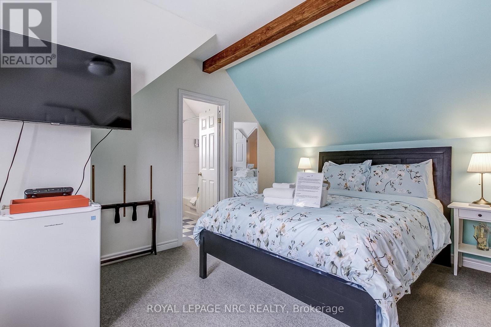 330 Gate Street, Niagara-On-The-Lake, Ontario  L0S 1J0 - Photo 24 - X12445194