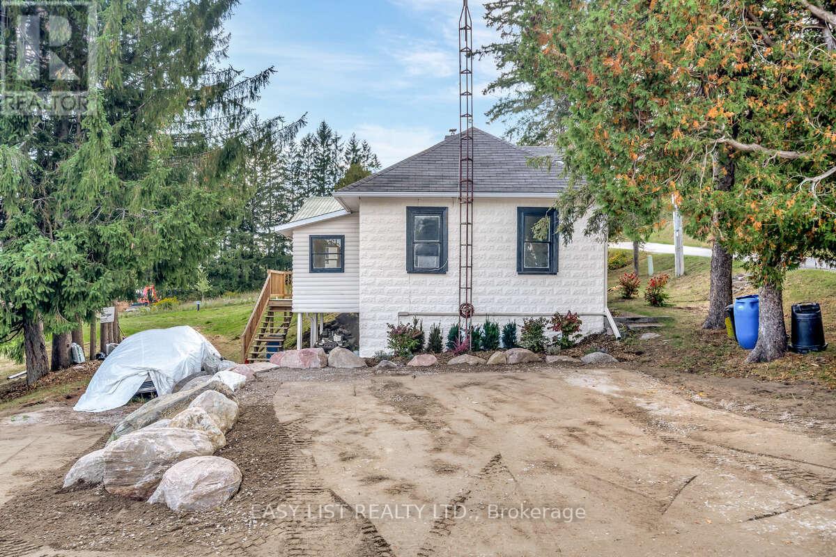 A And B - 622 Drum Road, Kawartha Lakes, Ontario  L0A 1K0 - Photo 4 - X12445137
