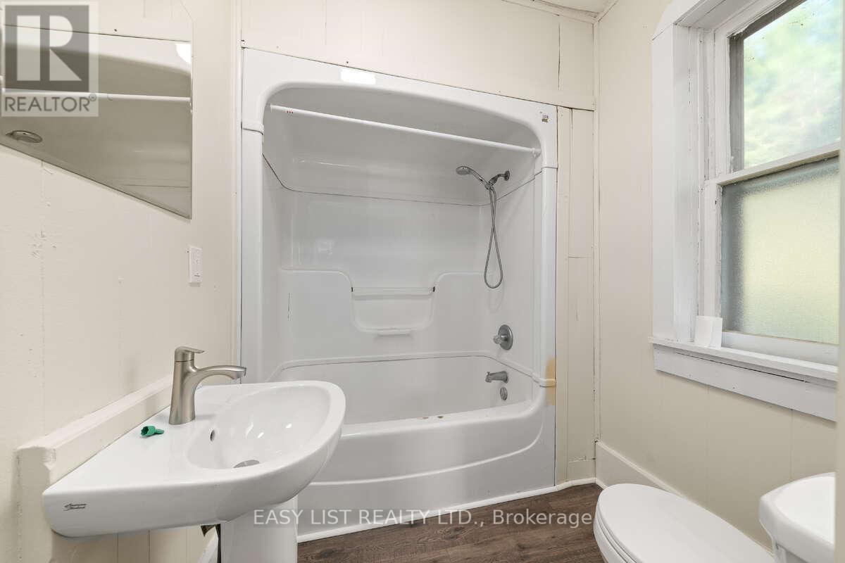 A And B - 622 Drum Road, Kawartha Lakes, Ontario  L0A 1K0 - Photo 9 - X12445137