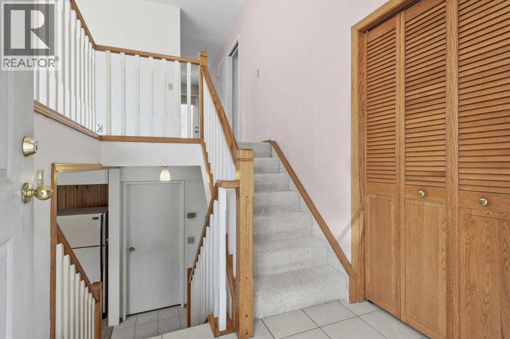 112 Nottingham Road Nw, Calgary, Alberta  T2K 5L8 - Photo 3 - A2261478