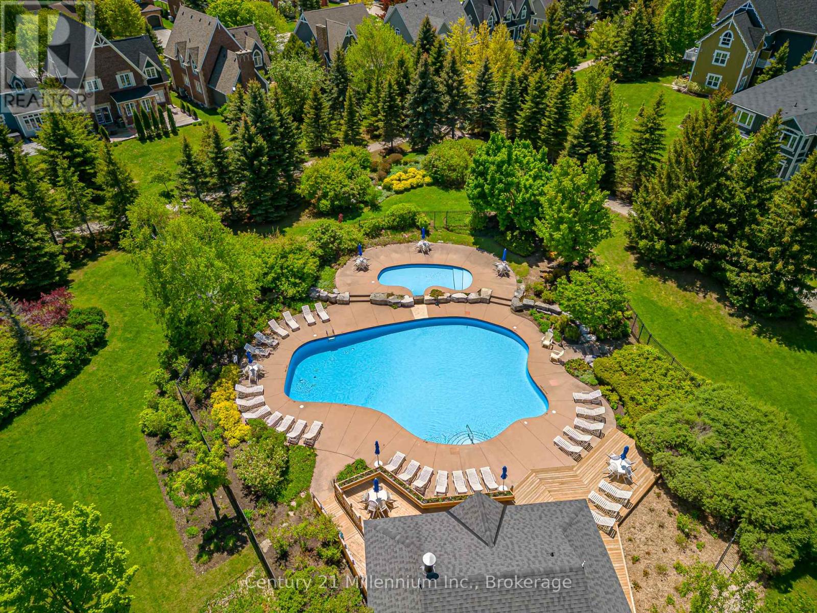 159 Snowbridge Way, Blue Mountains, Ontario  L9Y 0V1 - Photo 4 - X12332796