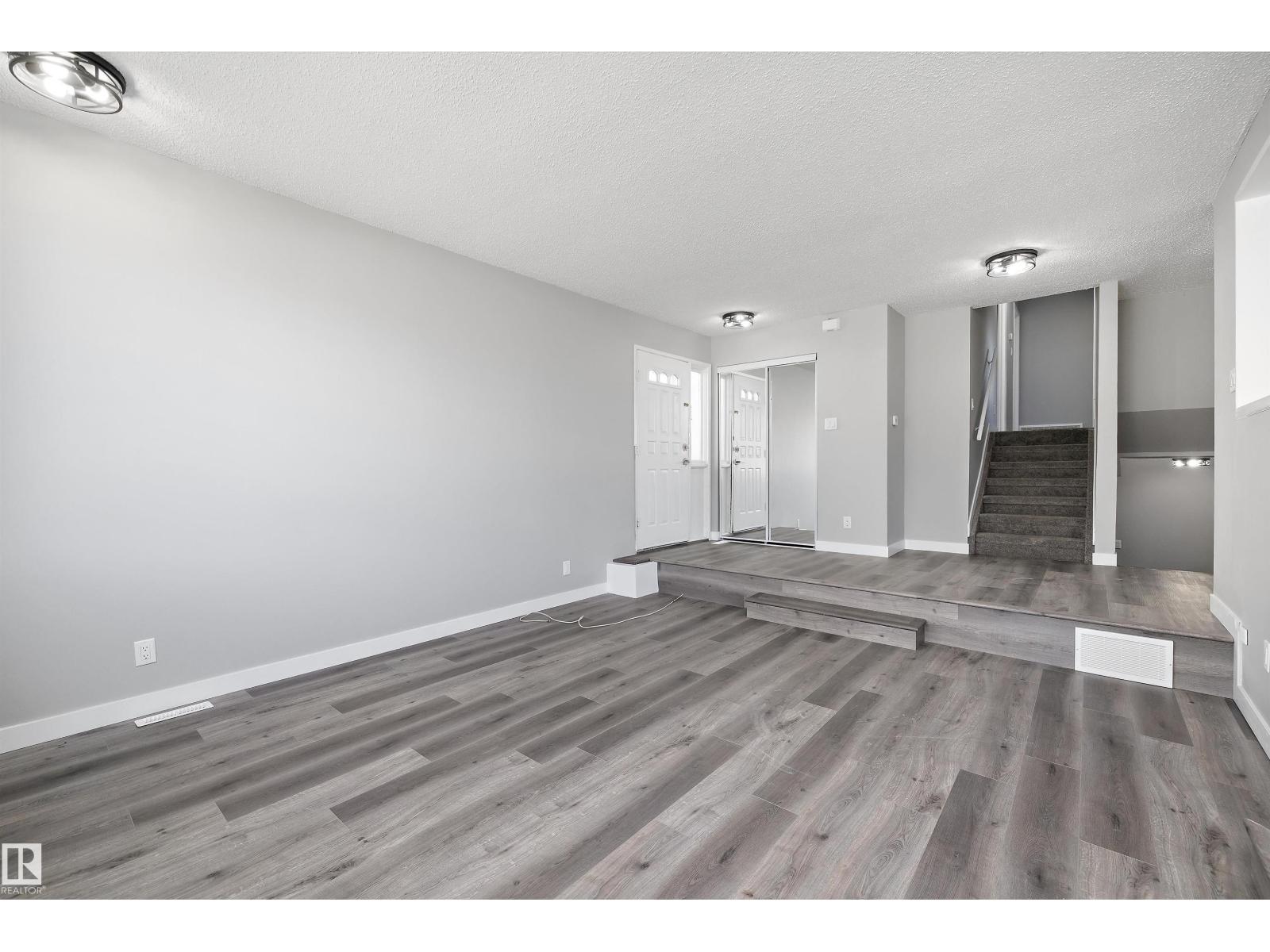 2019 38 St Nw, Edmonton, Alberta  T6L 3G9 - Photo 4 - E4460098