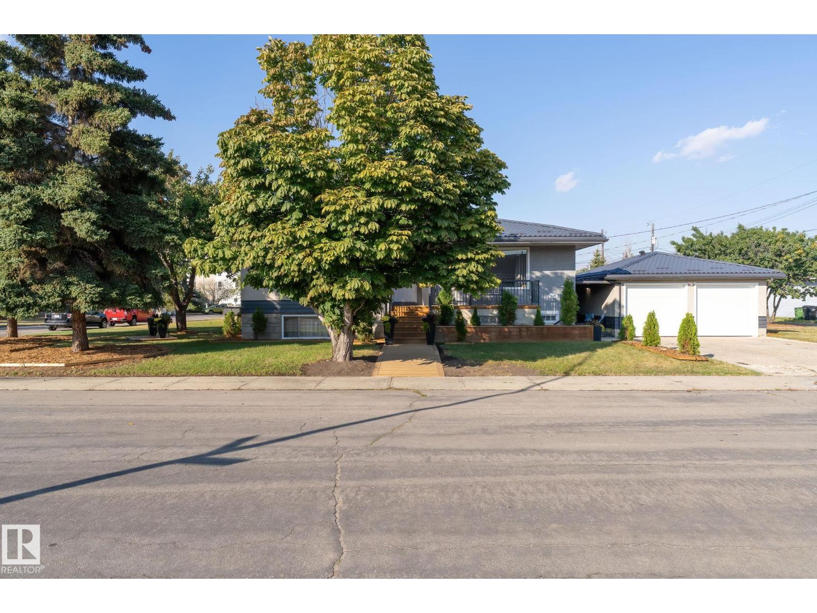 12410 134 Av Nw Nw, Edmonton, Alberta  T5J 3Y4 - Photo 2 - E4460877