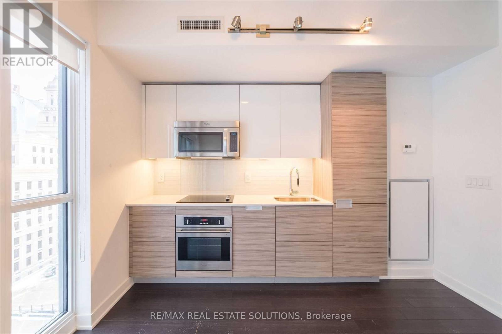 1303 - 210 Simcoe Street, Toronto, Ontario  M5T 0A9 - Photo 2 - C12445171