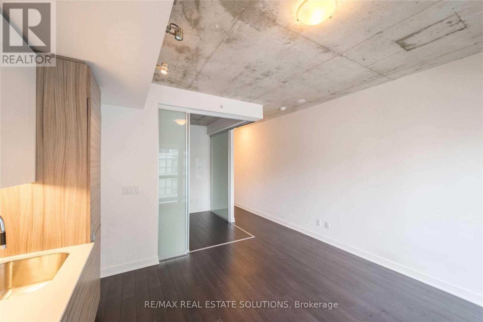 1303 - 210 Simcoe Street, Toronto, Ontario  M5T 0A9 - Photo 4 - C12445171