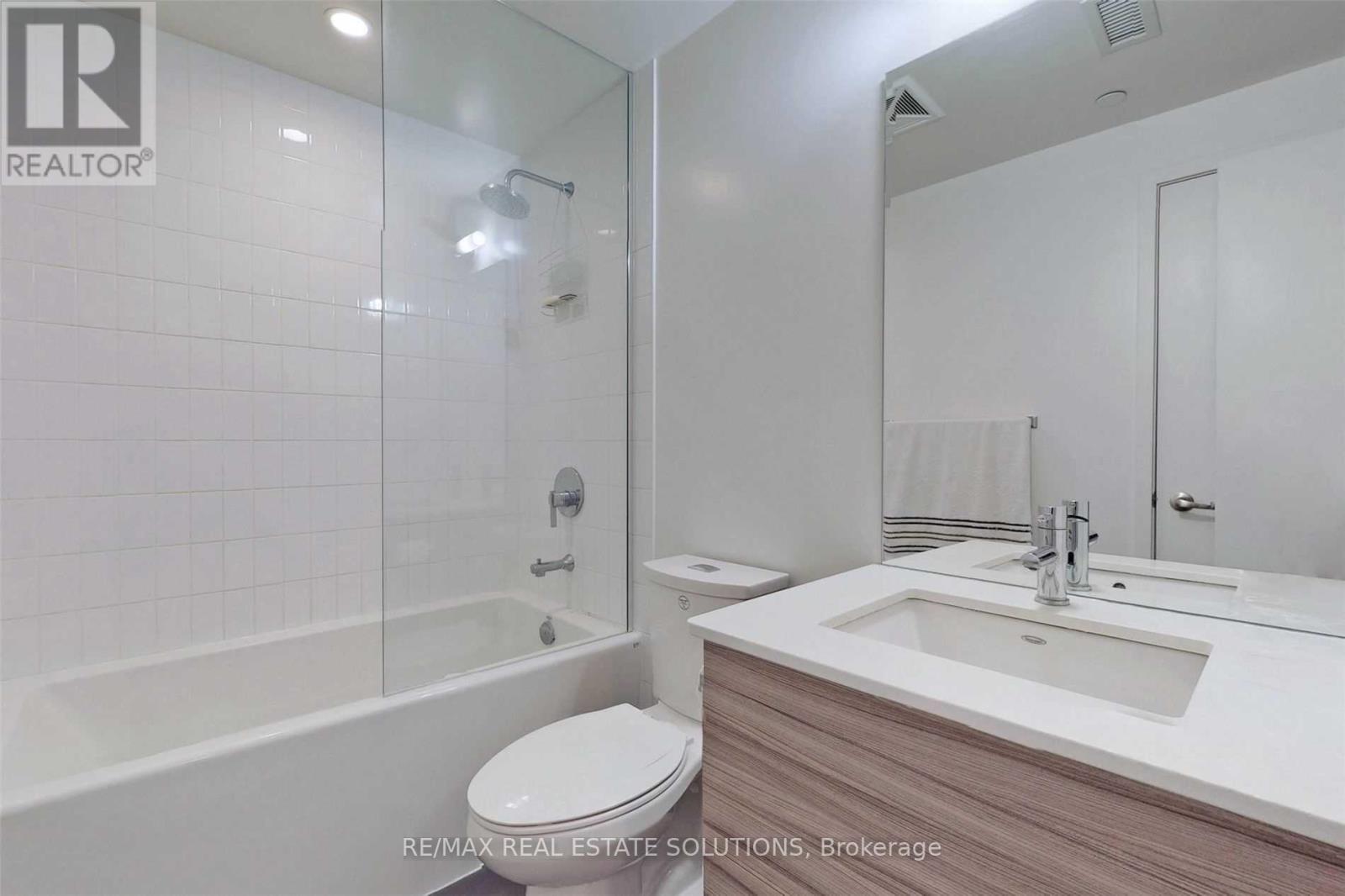1303 - 210 Simcoe Street, Toronto, Ontario  M5T 0A9 - Photo 9 - C12445171