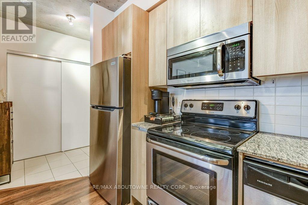 212 - 400 Wellington Street W, Toronto (Waterfront Communities), Ontario  M5V 0B5 - Photo 10 - C12445174