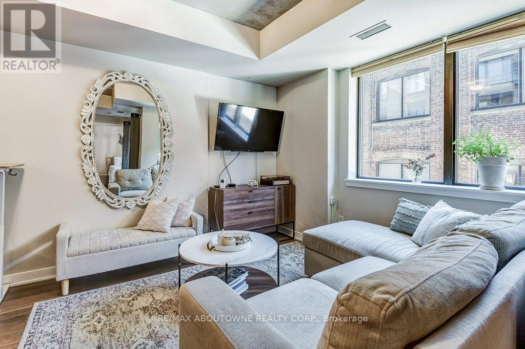 212 - 400 Wellington Street W, Toronto (Waterfront Communities), Ontario  M5V 0B5 - Photo 16 - C12445174