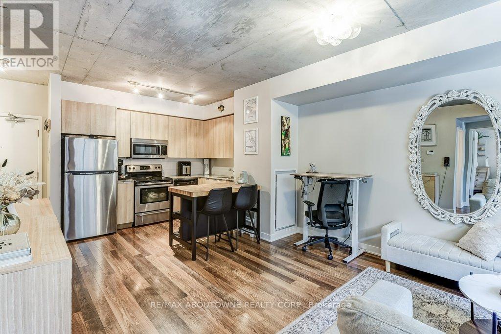 212 - 400 Wellington Street W, Toronto (Waterfront Communities), Ontario  M5V 0B5 - Photo 17 - C12445174