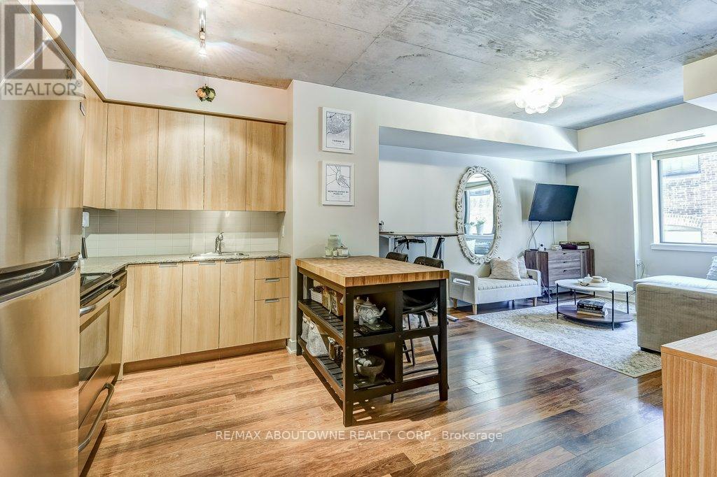 212 - 400 Wellington Street W, Toronto (Waterfront Communities), Ontario  M5V 0B5 - Photo 6 - C12445174