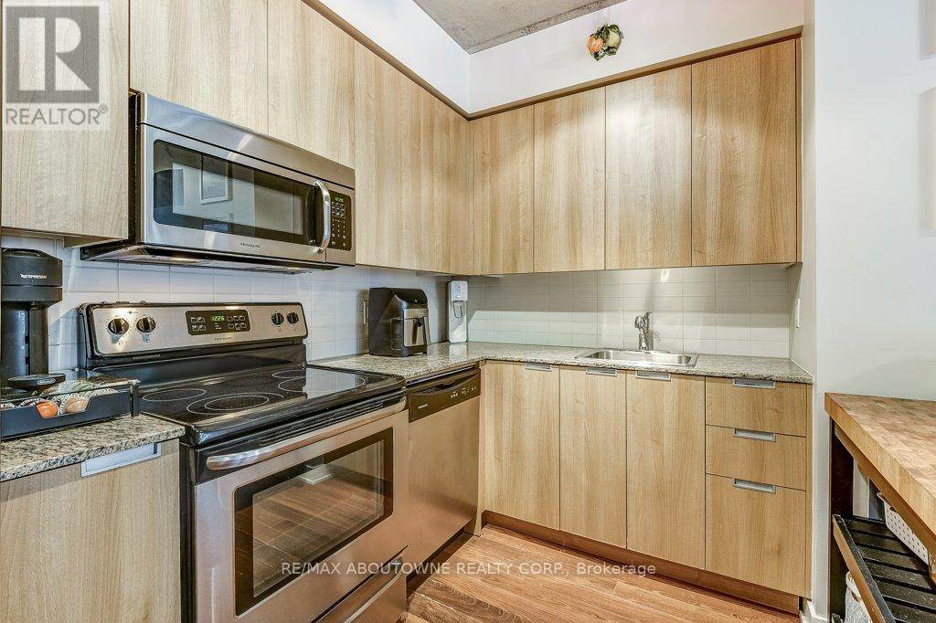 212 - 400 Wellington Street W, Toronto (Waterfront Communities), Ontario  M5V 0B5 - Photo 8 - C12445174