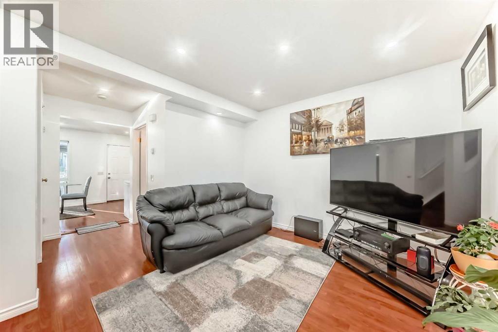 79 Hidden Crescent Nw, Calgary, Alberta  T3A 5L4 - Photo 5 - A2261924