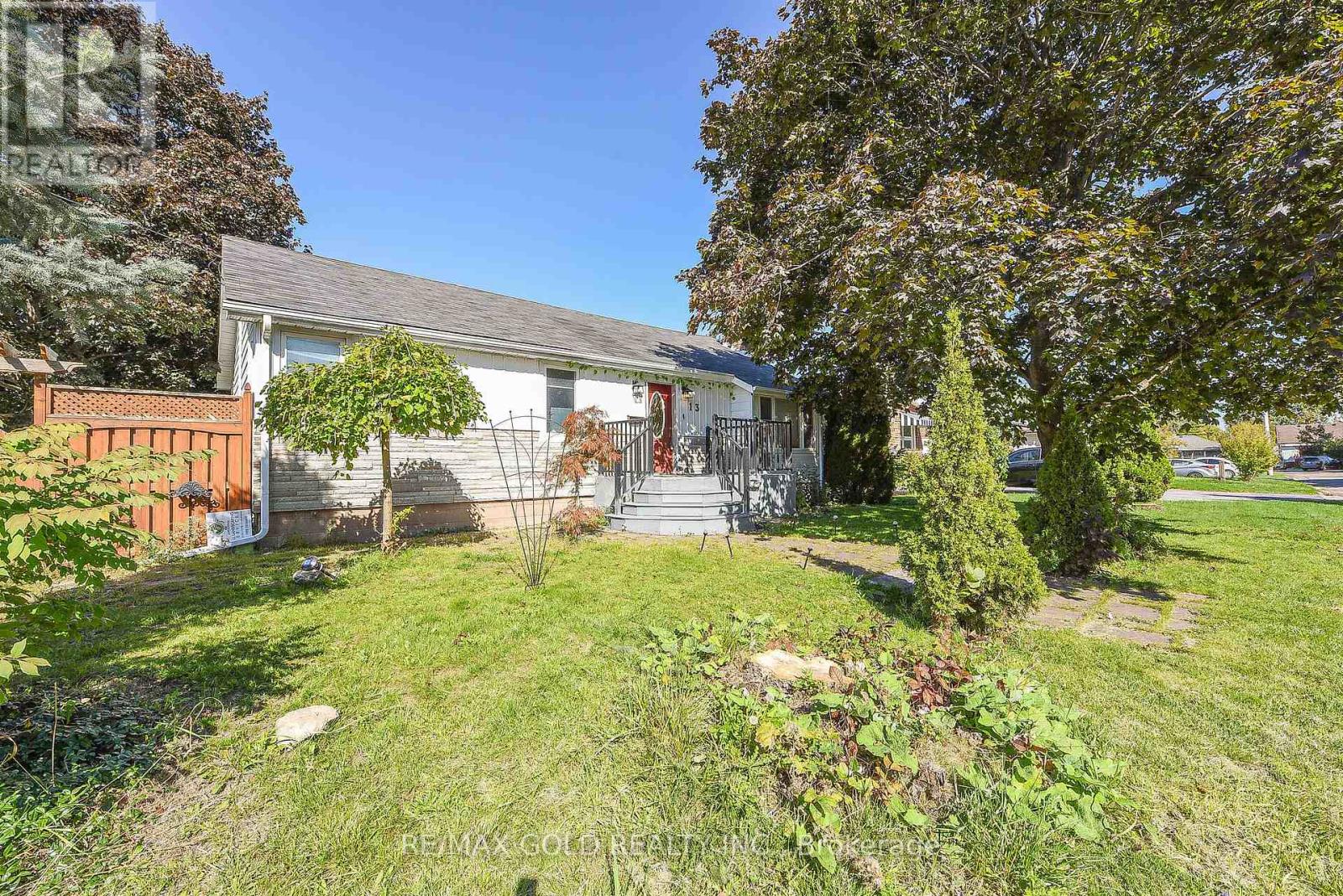 13 Foster Road, Mississauga (Malton), Ontario  L4T 1C3 - Photo 1 - W12445159
