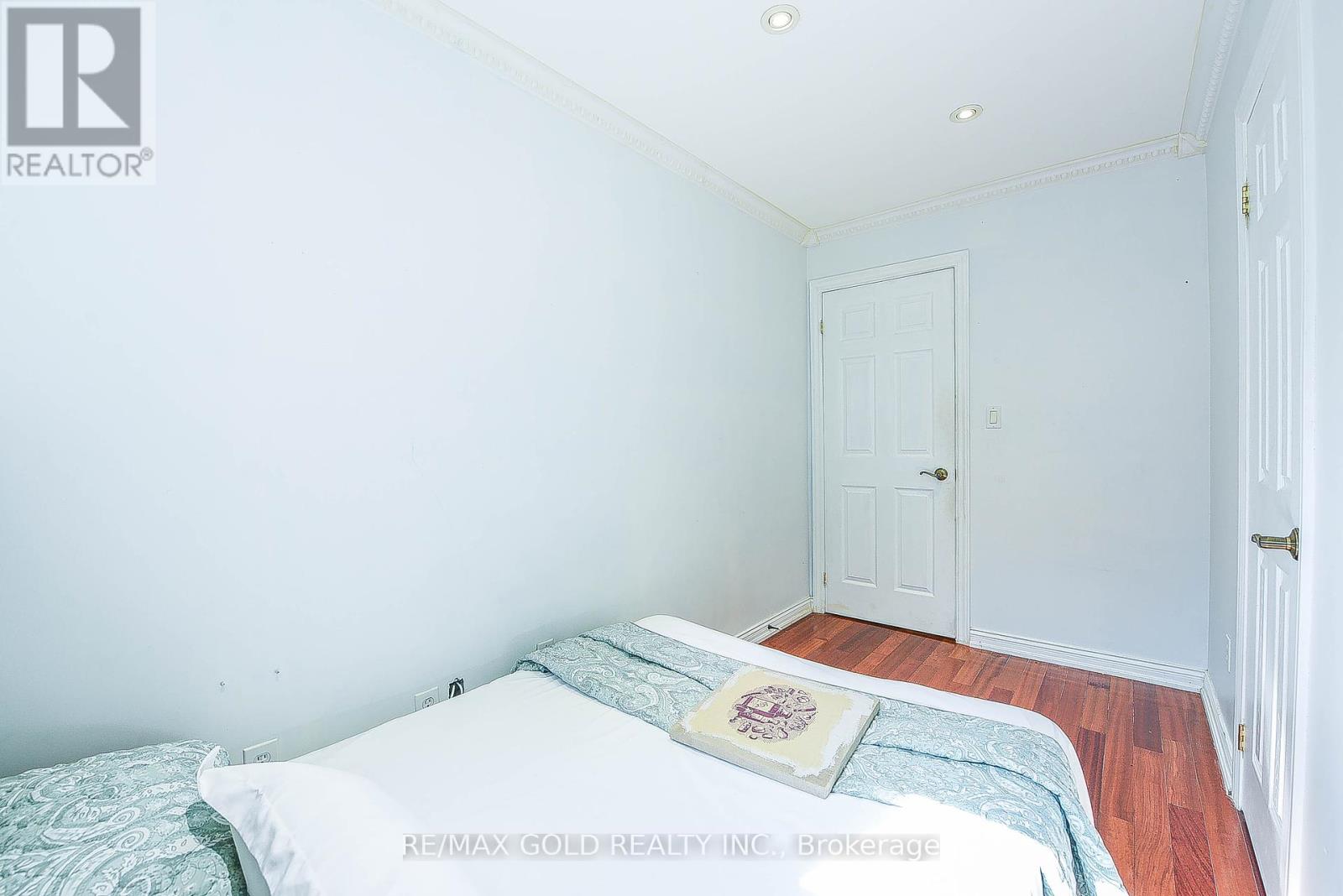 13 Foster Road, Mississauga (Malton), Ontario  L4T 1C3 - Photo 17 - W12445159