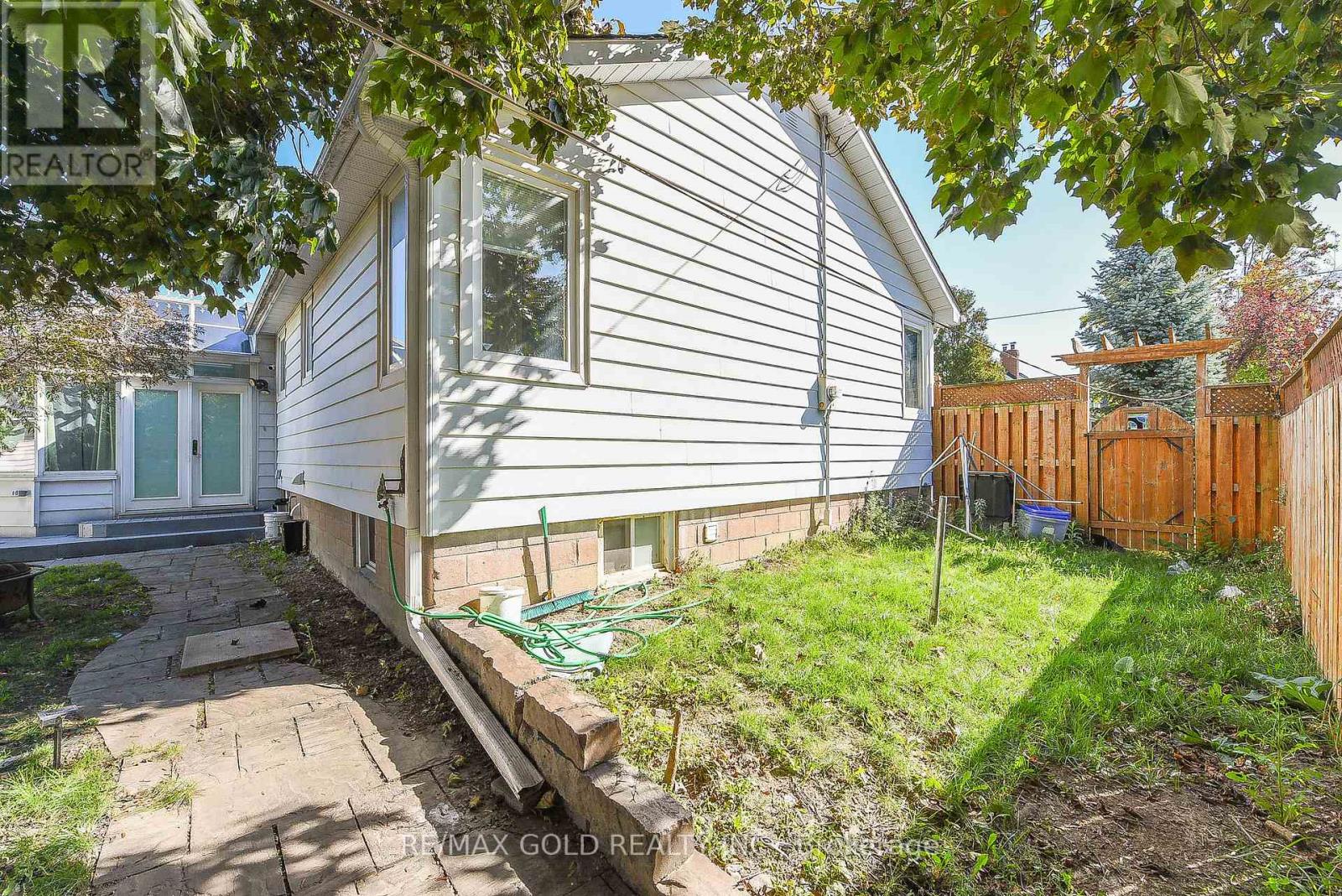 13 Foster Road, Mississauga (Malton), Ontario  L4T 1C3 - Photo 39 - W12445159