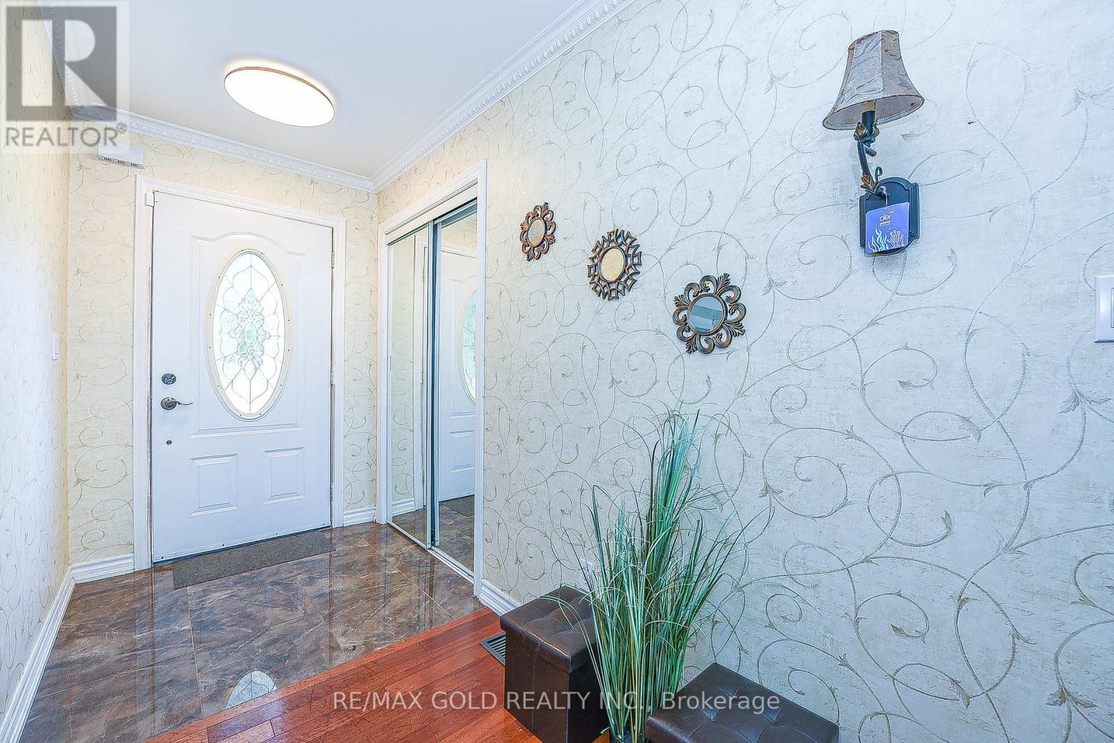 13 Foster Road, Mississauga (Malton), Ontario  L4T 1C3 - Photo 4 - W12445159