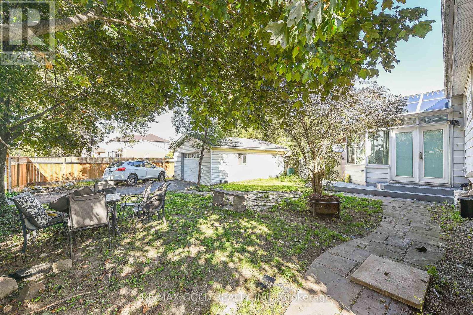 13 Foster Road, Mississauga (Malton), Ontario  L4T 1C3 - Photo 40 - W12445159