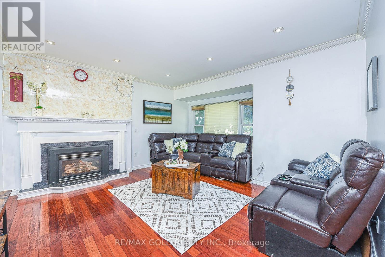 13 Foster Road, Mississauga (Malton), Ontario  L4T 1C3 - Photo 7 - W12445159