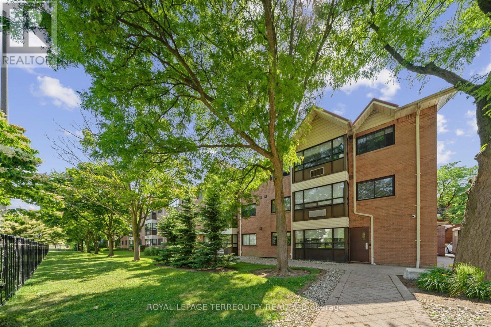 208 - 1275 Cornerbrook Place, Mississauga (Erindale), Ontario  L5C 3J3 - Photo 1 - W12445164