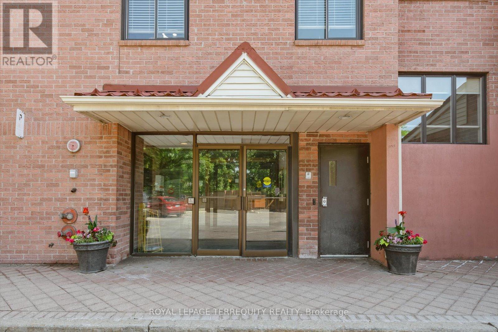 208 - 1275 Cornerbrook Place, Mississauga (Erindale), Ontario  L5C 3J3 - Photo 3 - W12445164