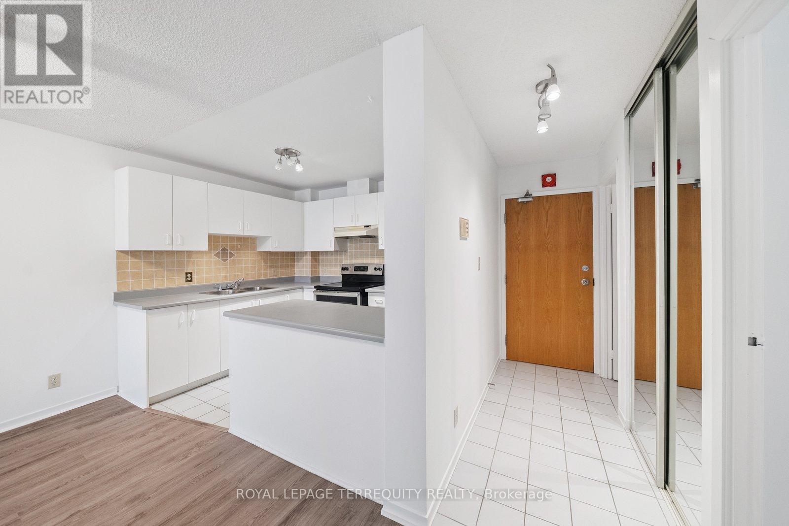 208 - 1275 Cornerbrook Place, Mississauga (Erindale), Ontario  L5C 3J3 - Photo 5 - W12445164