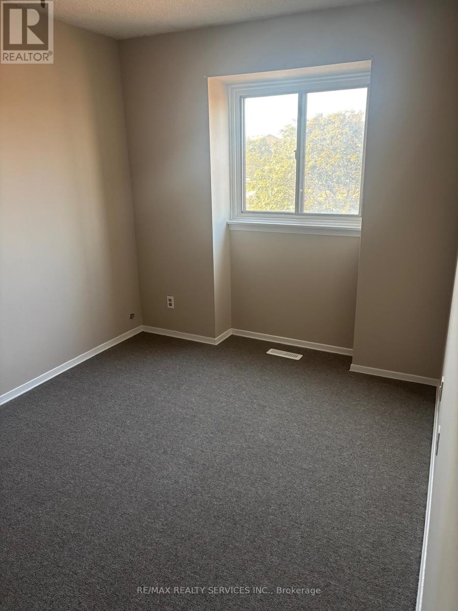 119 Moregate Crescent, Brampton, Ontario  L6S 3K9 - Photo 2 - W12445168