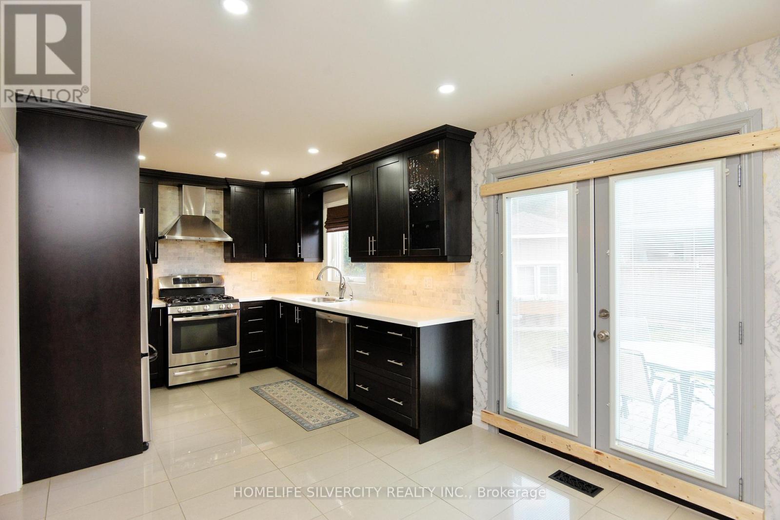 38 Esposito Drive, Caledon (Bolton East), Ontario  L7E 1T4 - Photo 11 - W12445177