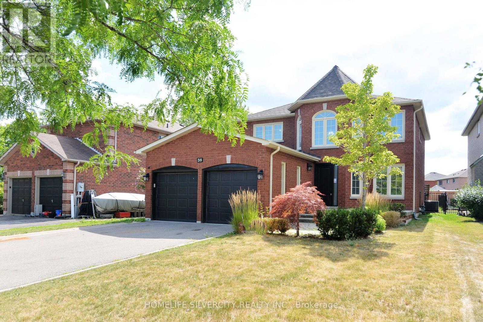 38 Esposito Drive, Caledon (Bolton East), Ontario  L7E 1T4 - Photo 2 - W12445177