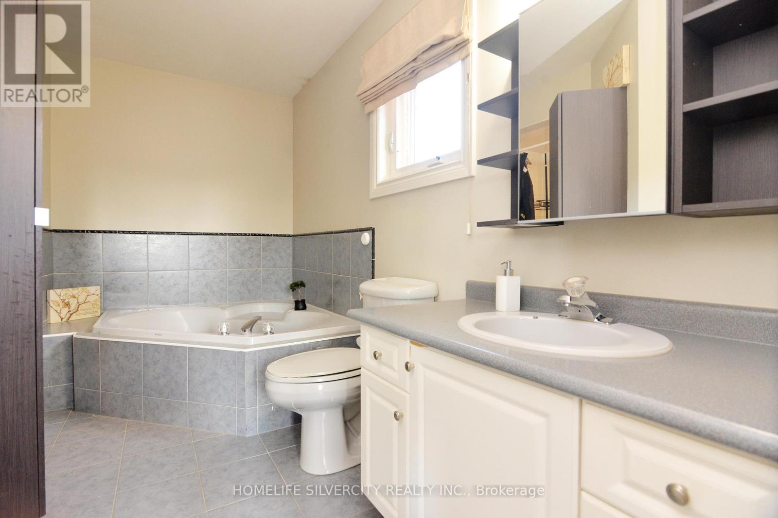 38 Esposito Drive, Caledon (Bolton East), Ontario  L7E 1T4 - Photo 24 - W12445177