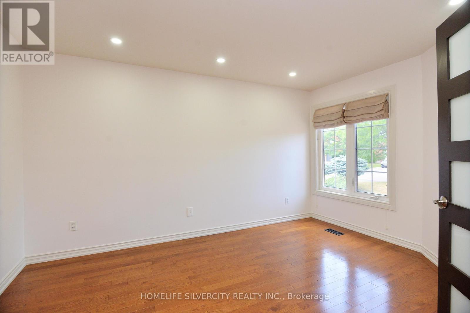 38 Esposito Drive, Caledon (Bolton East), Ontario  L7E 1T4 - Photo 8 - W12445177